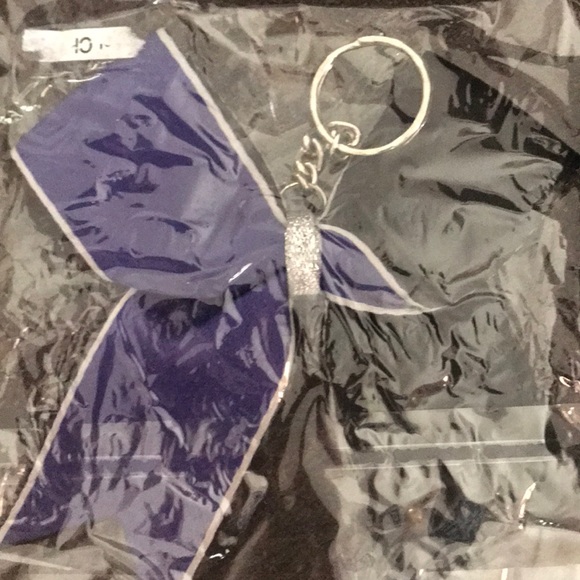 The Cheerleading Worlds 2018 bow keychain - Picture 2 of 4